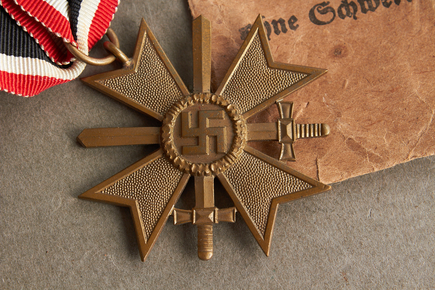 WW2 Tysk KVK 2. Klasse med sværd i tildelingspose. Original.