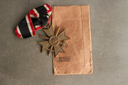 WW2 Tysk KVK 2. Klasse med sværd i tildelingspose. Original.