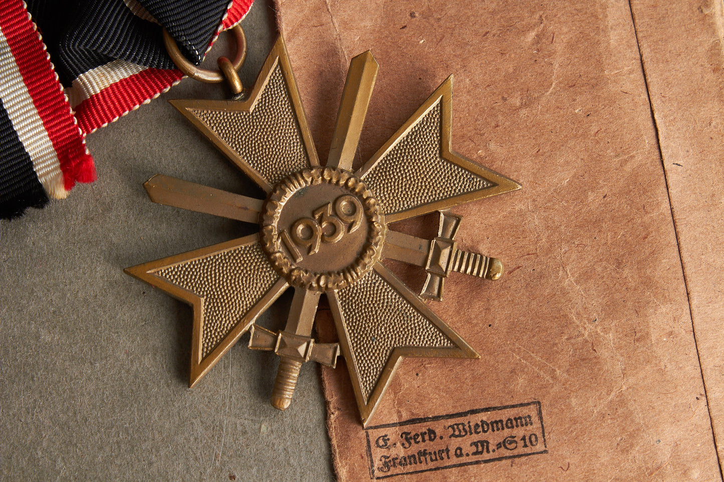 WW2 Tysk KVK 2. Klasse med sværd i tildelingspose. Original.
