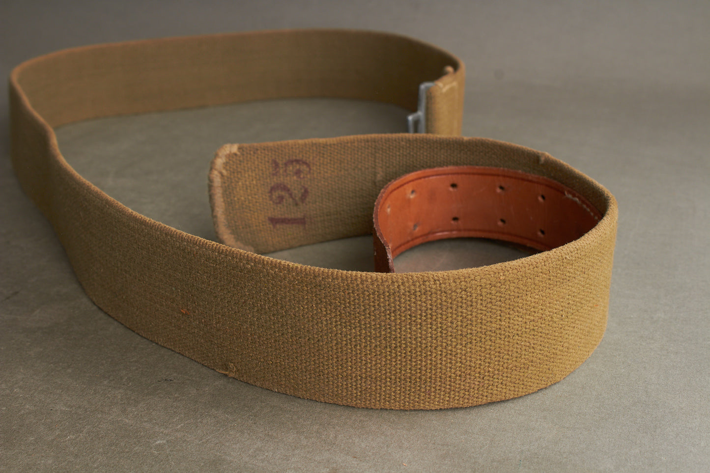 WW2 Tysk Afrikakorps / Südfront Webbing Kampbælte. Efterkrigs.