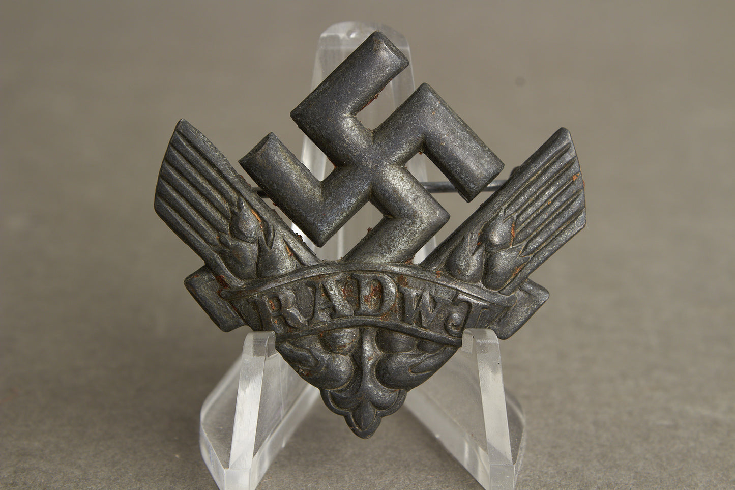 WW2 RADwJ (Reichsarbeitsdienst der weiblichen Jugend) Brosche for "Kriegshilfsdienst". Original.