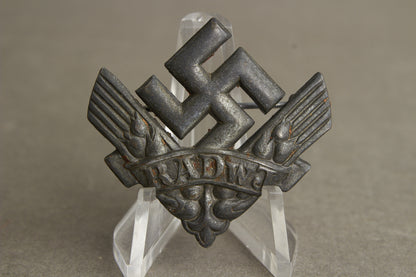 WW2 RADwJ (Reichsarbeitsdienst der weiblichen Jugend) Brosche for "Kriegshilfsdienst". Original.