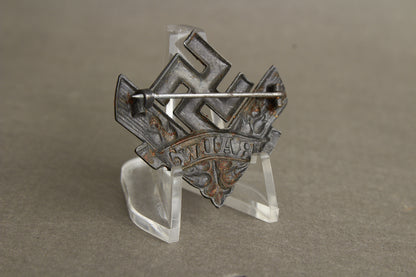 WW2 RADwJ (Reichsarbeitsdienst der weiblichen Jugend) Brosche for "Kriegshilfsdienst". Original.