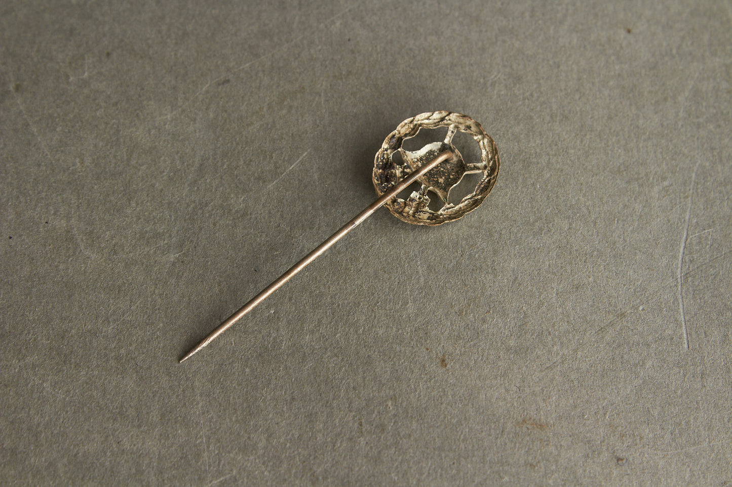 WW1 Tysk Sårettegn "Verwundetenabzeichen" i Sølv. Miniature. Original.