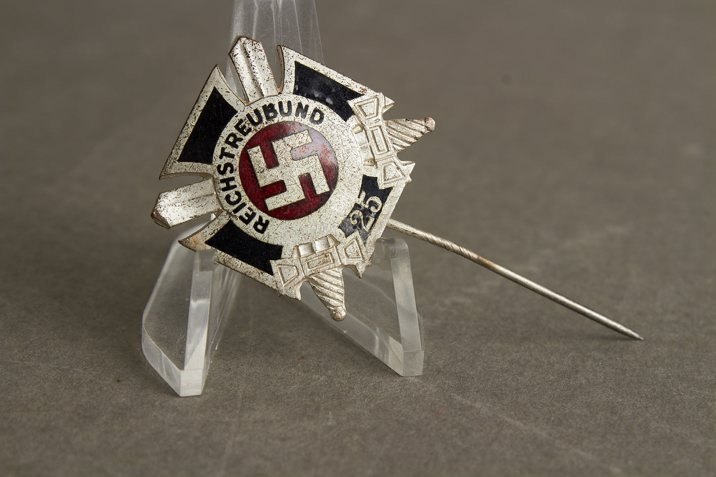 WW2 Tysk Reichstreubund Medlemsmærke. For 25 års medlemskab. Original.