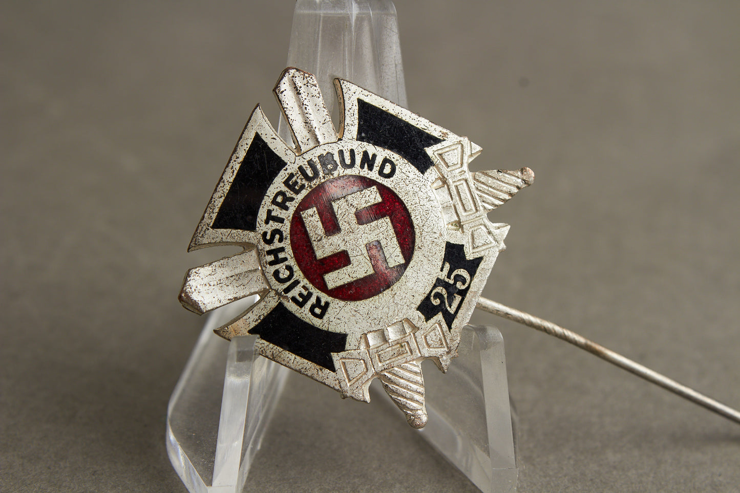 WW2 Tysk Reichstreubund Medlemsmærke. For 25 års medlemskab. Original.
