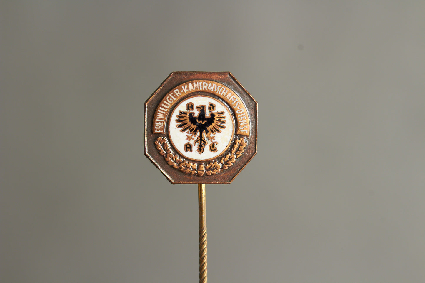WW2 Tysk ADAC (Allgemeiner Deutscher Automobil-Club) "Freiwilliger Kameradschaftsdienst" Medlemsmærke. Original.