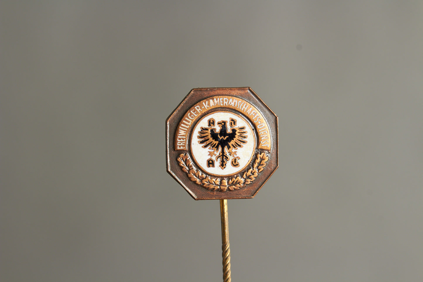 WW2 Tysk ADAC (Allgemeiner Deutscher Automobil-Club) "Freiwilliger Kameradschaftsdienst" Medlemsmærke. Original.