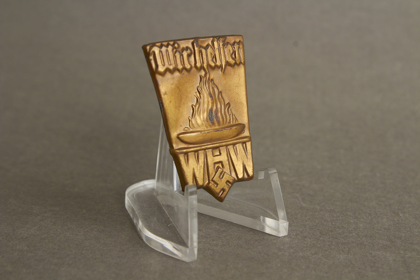 WW2 Tysk "Wir Helfen" WHW/NSDAP Tinnie. En af de bedre. Original.