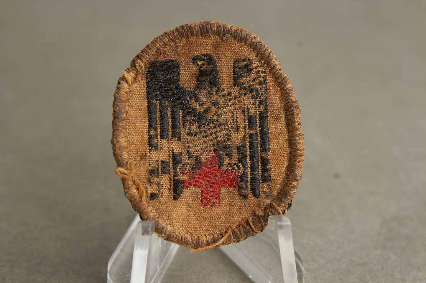 WW2 Tysk DRK (Deutsches Rotes Kreuz) Skråhue Mærke. Original.