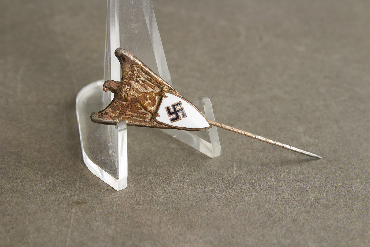 WW2 Tysk "Treuewerk der Betriebsgemeinschaften der Luftfahrt" Medlemspin. Sjælden. Original.