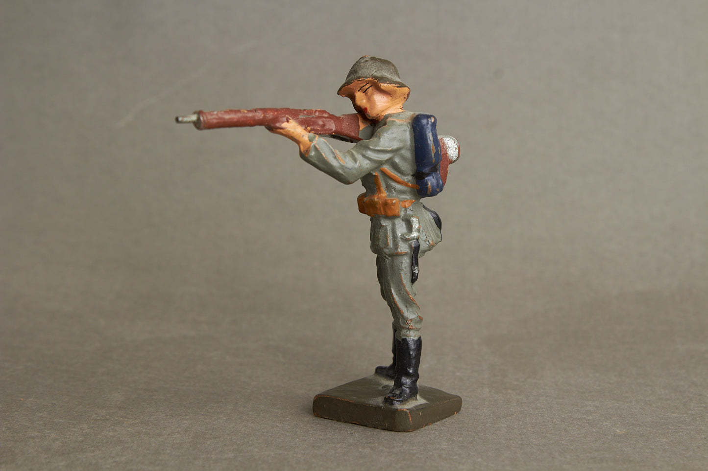 WW2 Tysk Lineol Legetøjssoldat. Original.