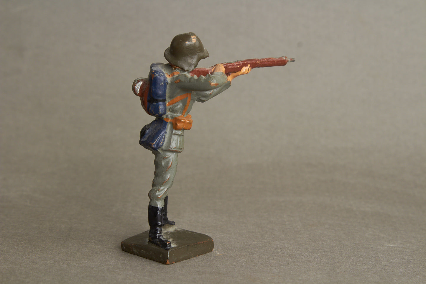 WW2 Tysk Lineol Legetøjssoldat. Original.