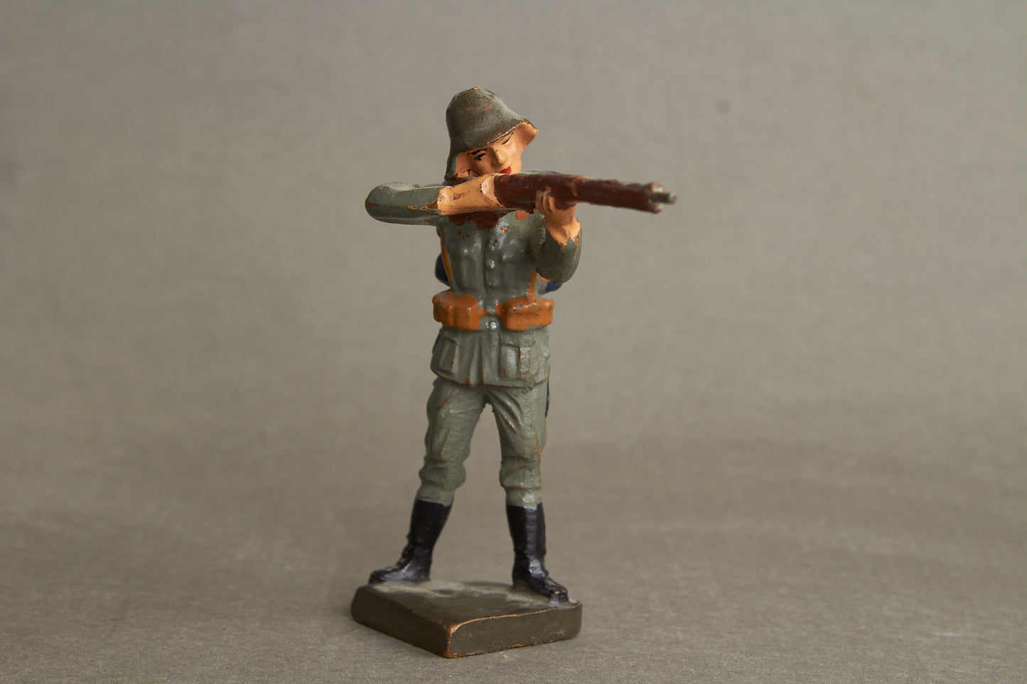 WW2 Tysk Lineol Legetøjssoldat. Original.