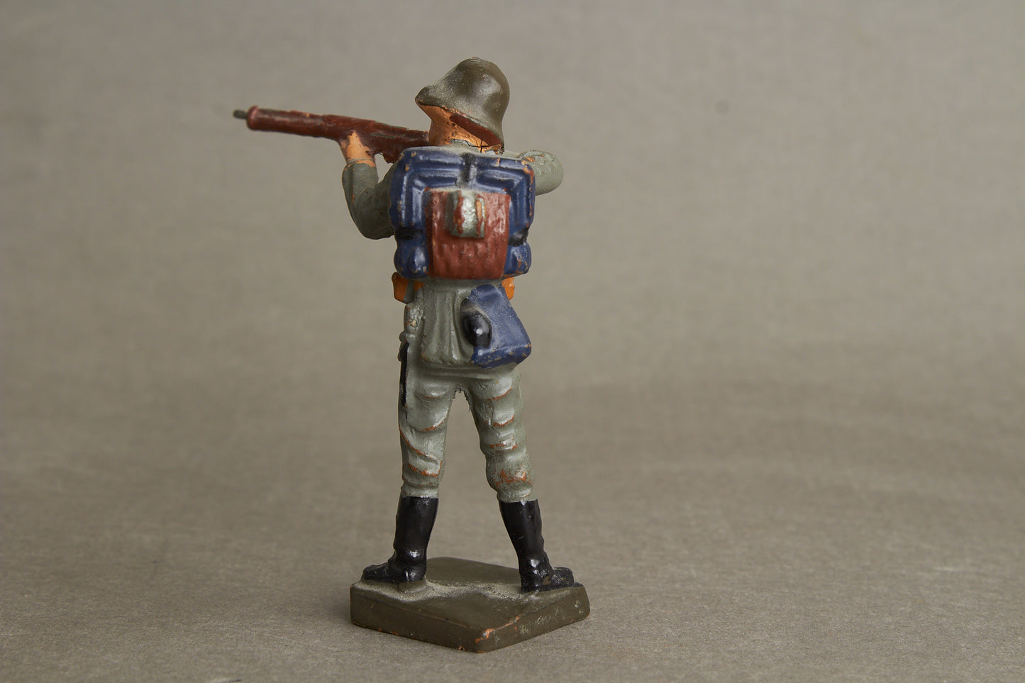 WW2 Tysk Lineol Legetøjssoldat. Original.