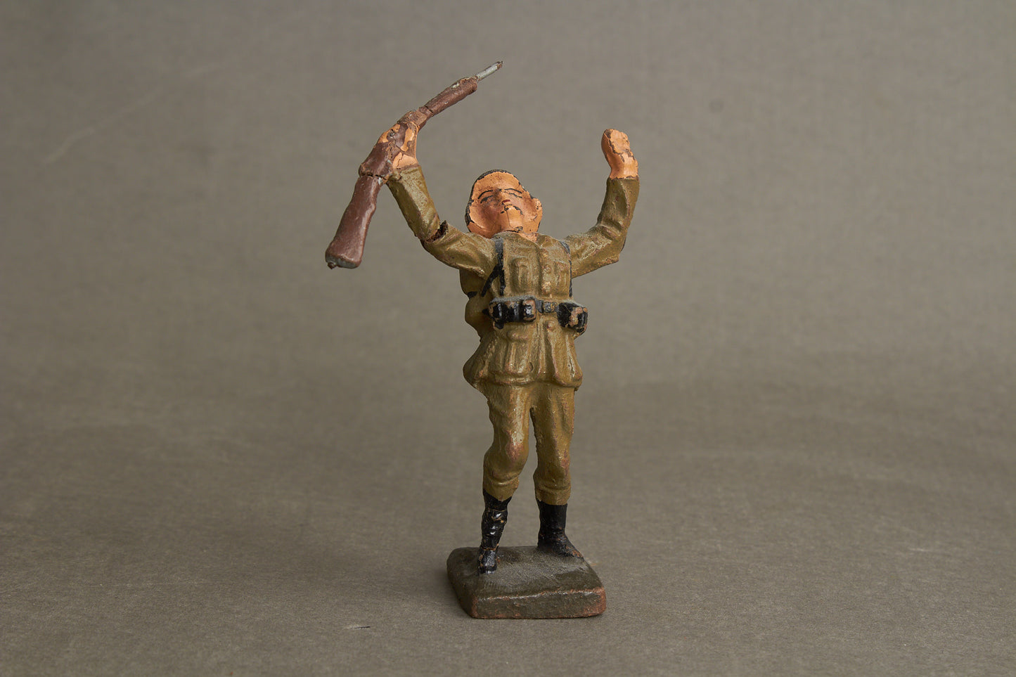 WW2 Tysk Lineol Legetøjssoldat. Original.