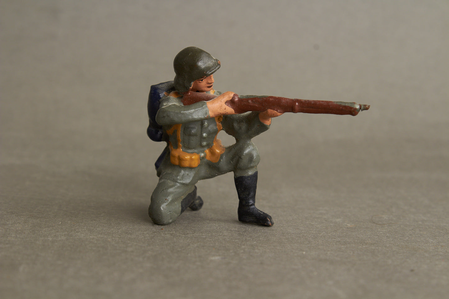 WW2 Tysk Lineol Legetøjssoldat. Original.
