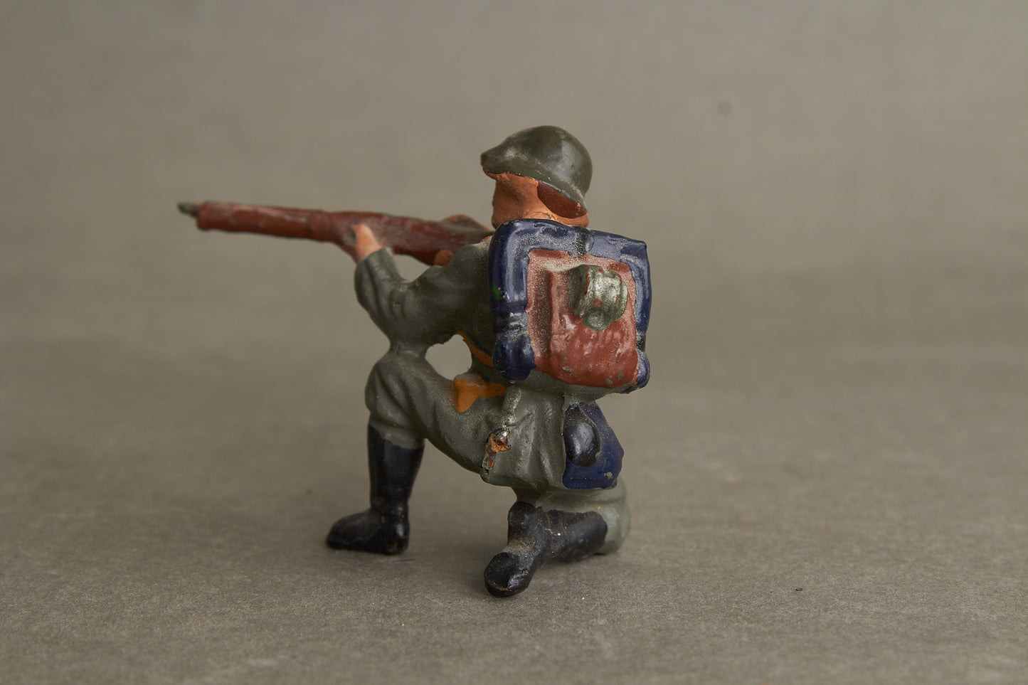 WW2 Tysk Lineol Legetøjssoldat. Original.
