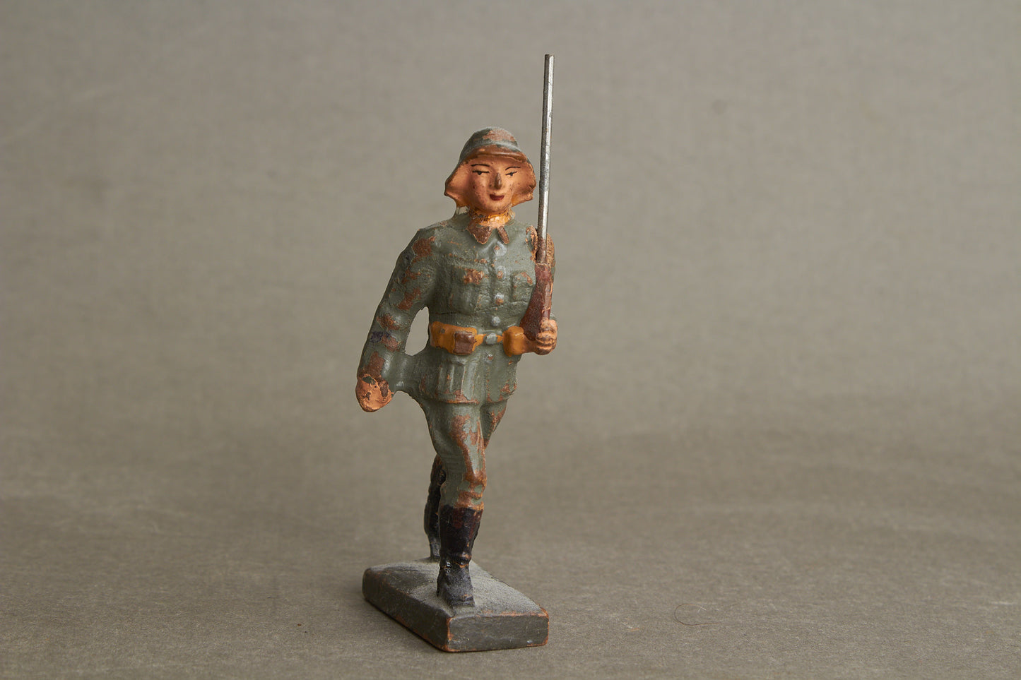 WW2 Tysk Lineol Legetøjssoldat. Original.