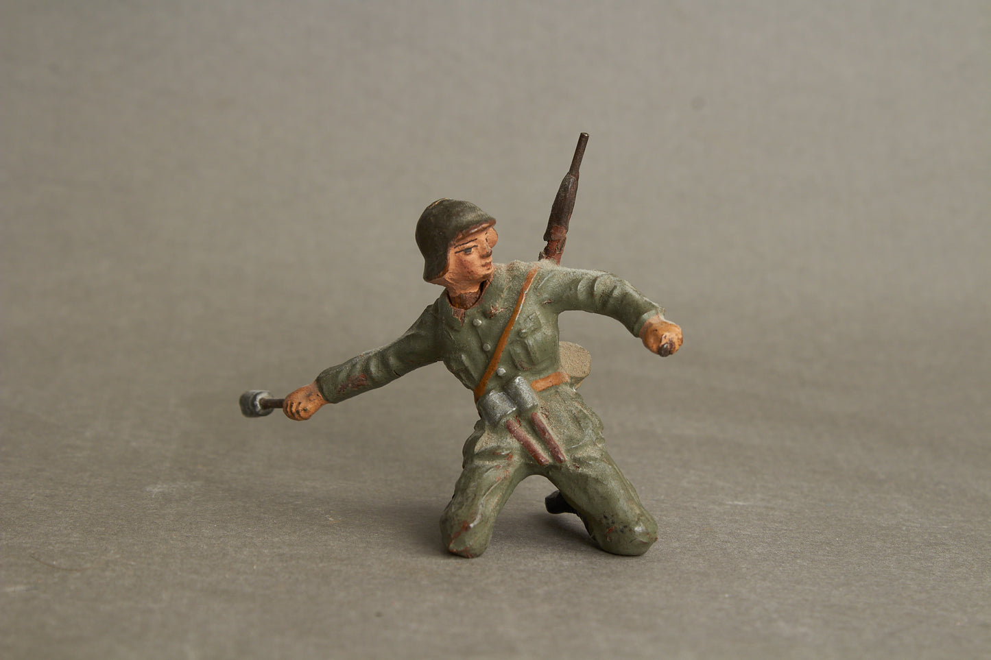 WW2 Tysk Lineol Legetøjssoldat. Original.