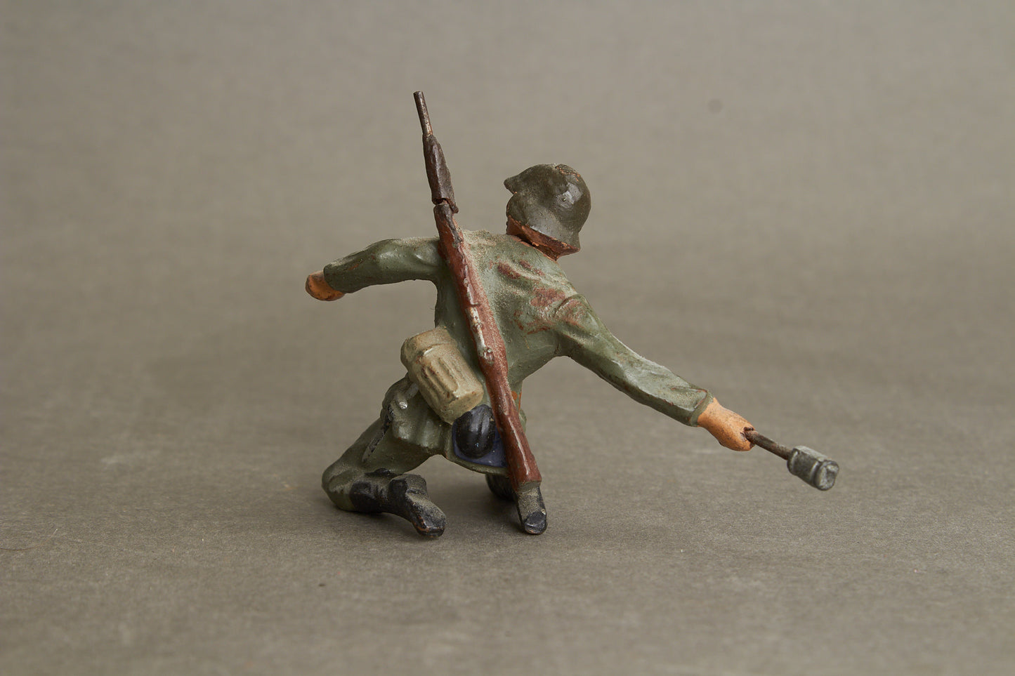 WW2 Tysk Lineol Legetøjssoldat. Original.