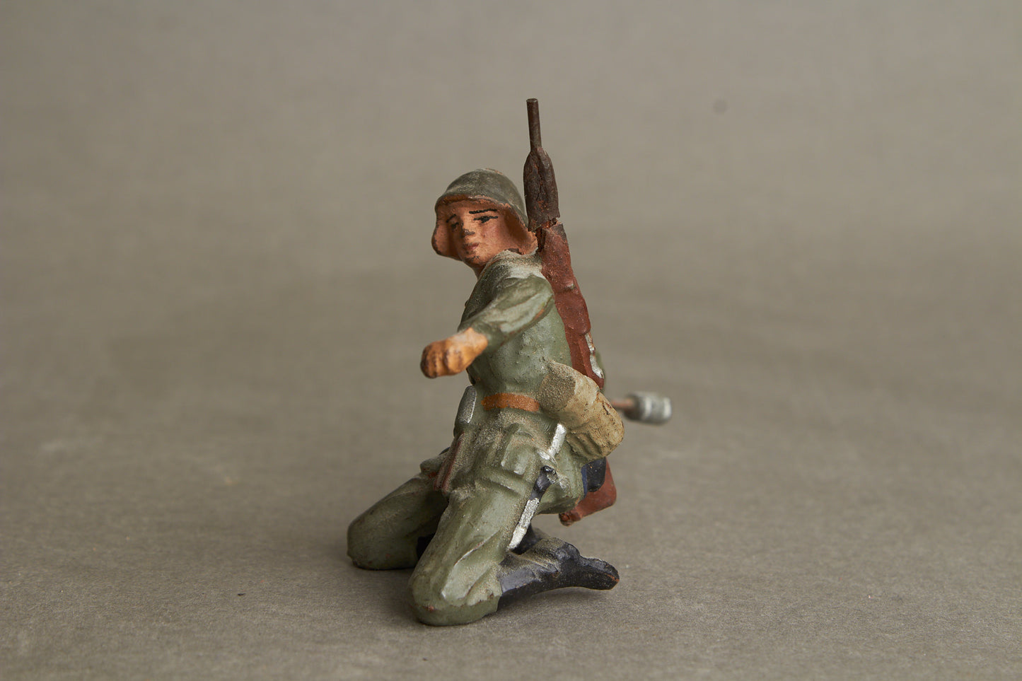 WW2 Tysk Lineol Legetøjssoldat. Original.