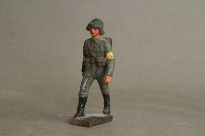 WW2 Tysk Lineol "Sanitäter" Legetøjssoldat. Original.
