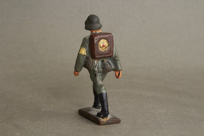 WW2 Tysk Lineol "Sanitäter" Legetøjssoldat. Original.