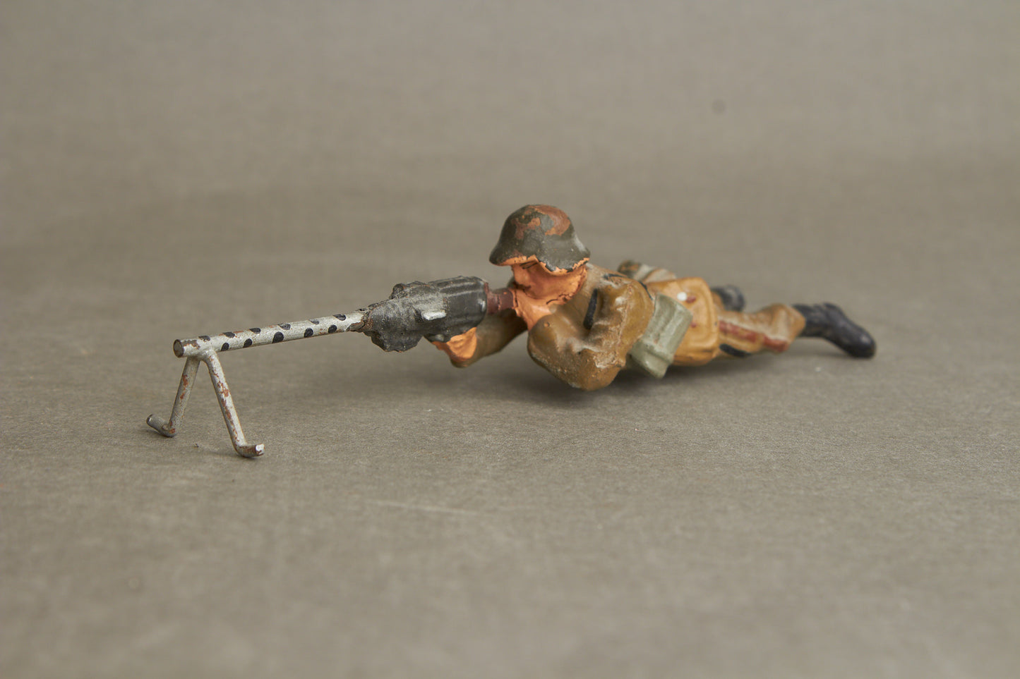WW2 Tysk Lineol Legetøjssoldat. Original.