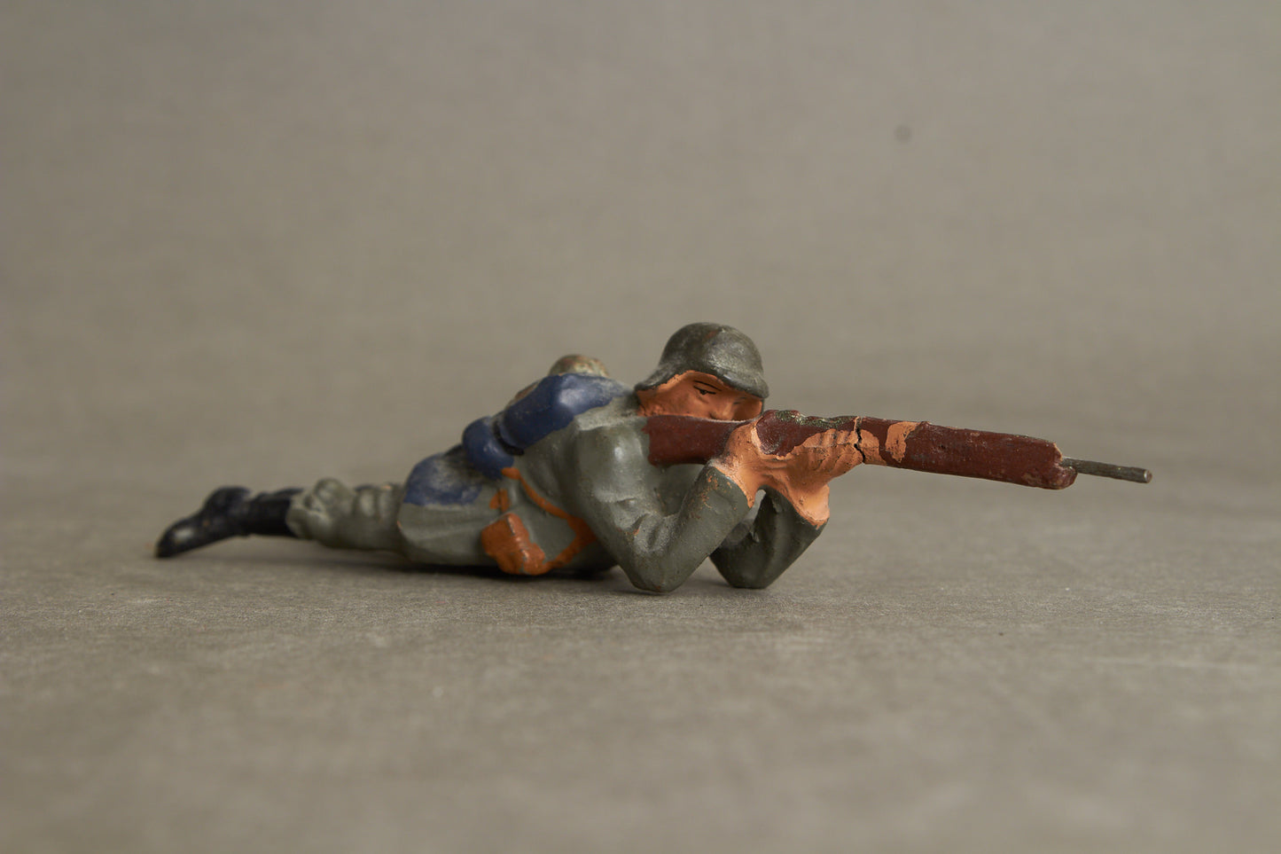 WW2 Tysk Lineol Legetøjssoldat. Original.
