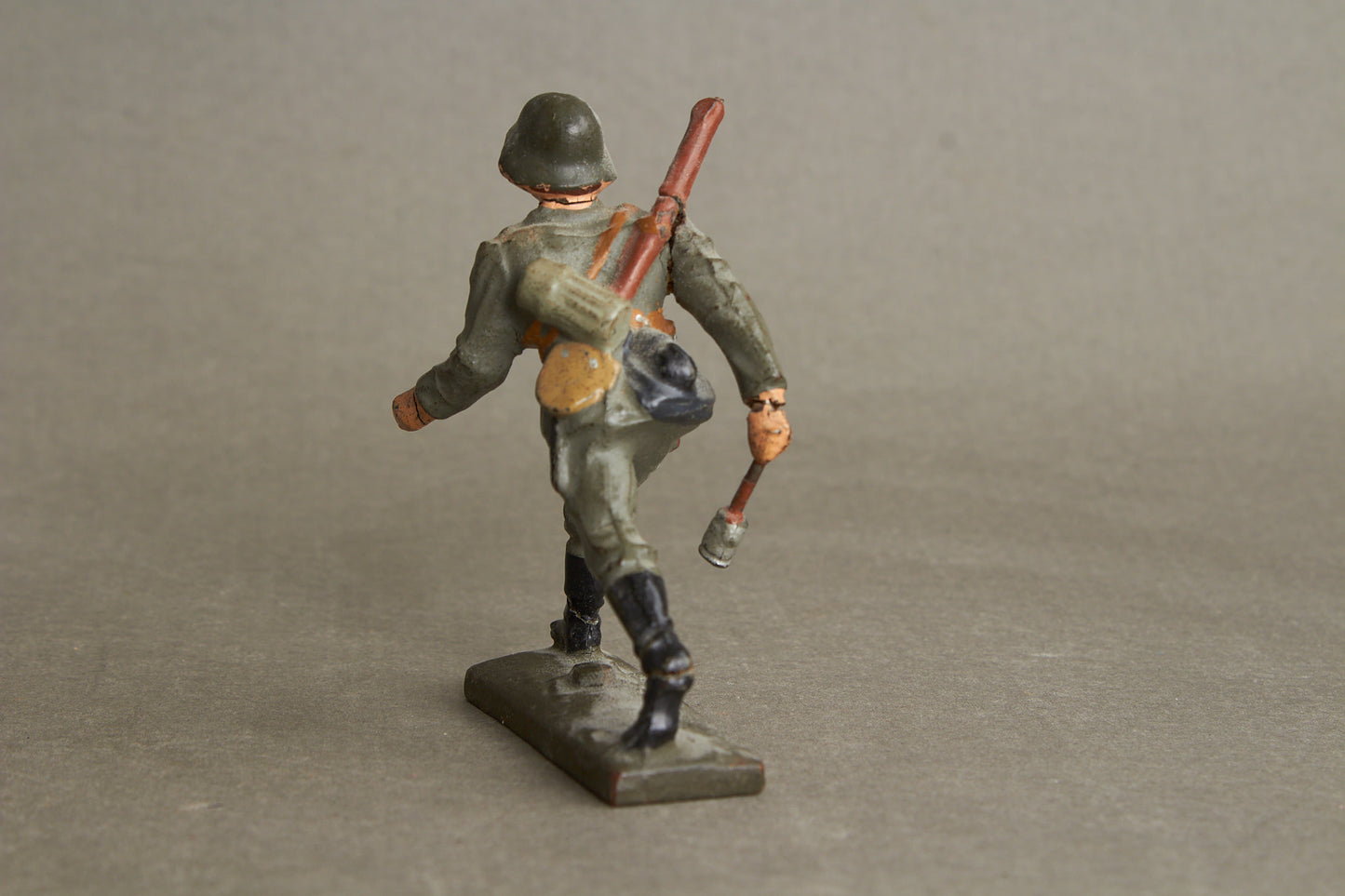 WW2 Tysk Lineol Legetøjssoldat. Original.