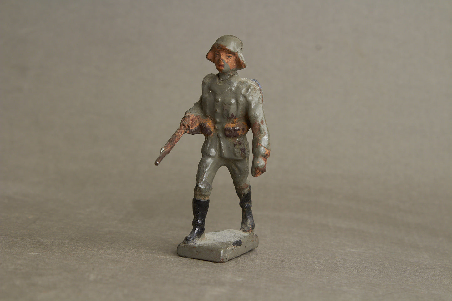 WW2 Tysk Lineol Legetøjssoldat. Original.