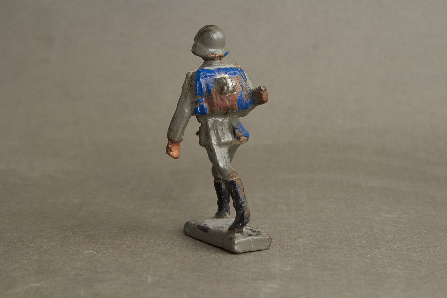 WW2 Tysk Lineol Legetøjssoldat. Original.