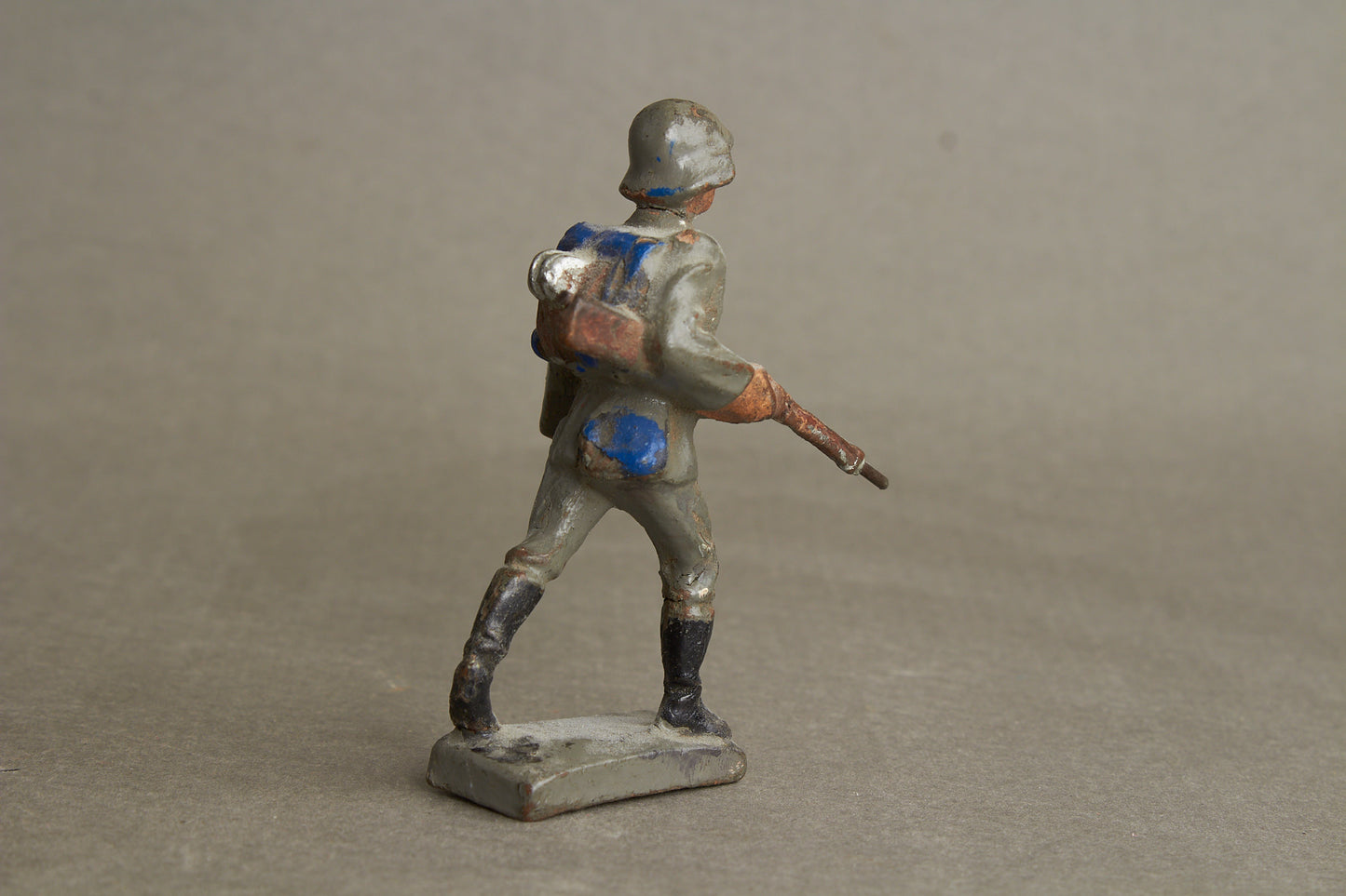 WW2 Tysk Lineol Legetøjssoldat. Original.