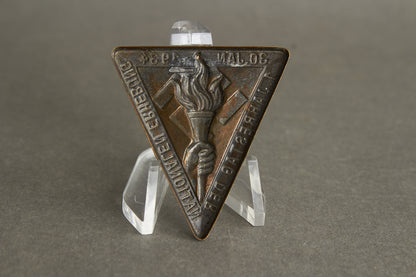 WW2 Tysk Tidlig SA/NSDAP "1. Jahrestag der Nationalen Erhebung 1934" Tinnie. Sjælden. Original.