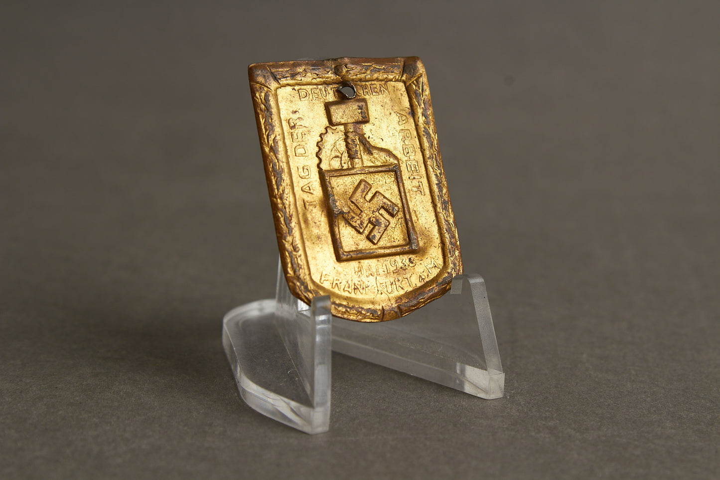 WW2 Tysk Tidlig 1933 NSBO Tinnie. Mangler nål og med hul, men en af de bedre. Original.