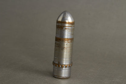 WW1/WW2 Tysk Lighter lavet som "Skyttegravs kunst", i form af en granat. Sjælden. Original.