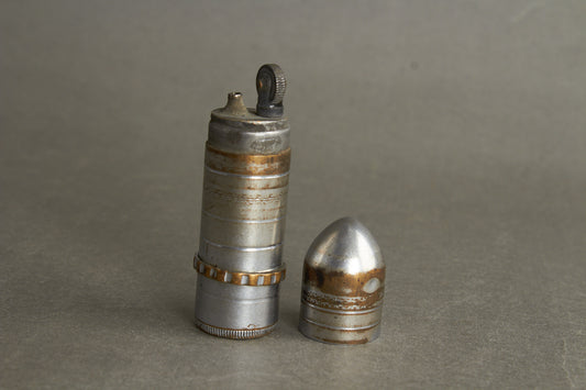 WW1/WW2 Tysk Lighter lavet som "Skyttegravs kunst", i form af en granat. Sjælden. Original.