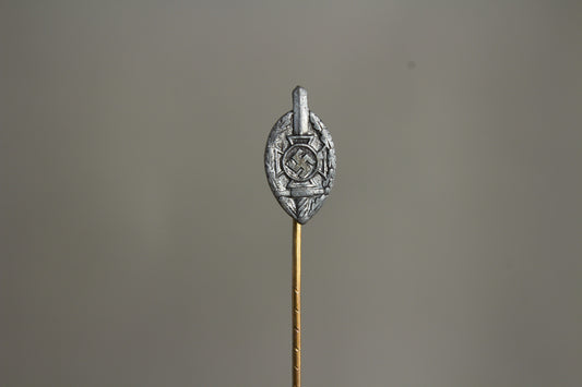 WW2 Tysk NSKOV Medlemspin. Fremstiller "RZM M1/52". Original.