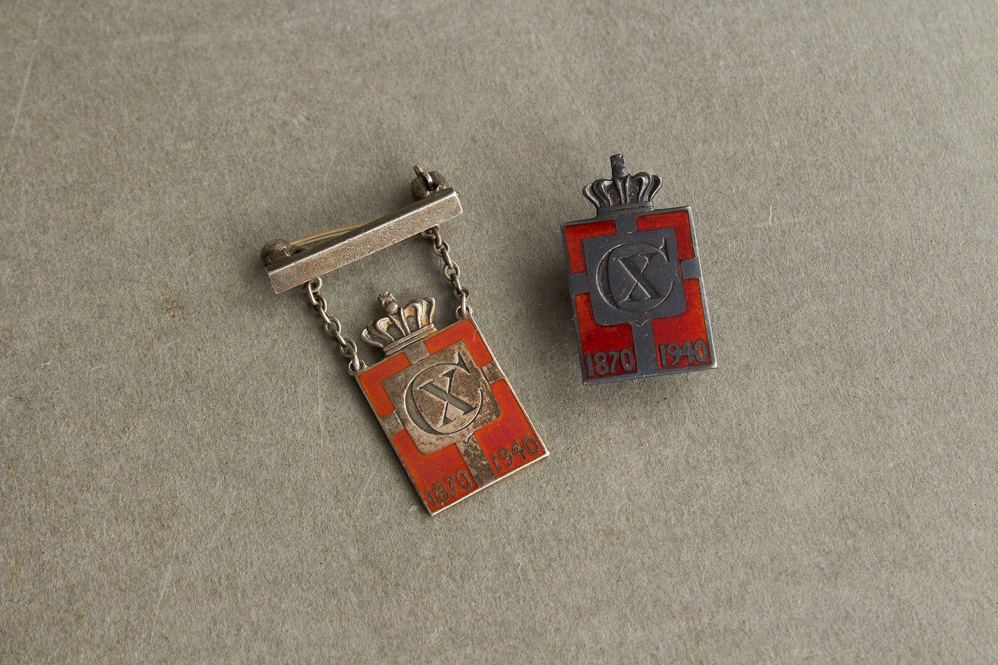 WW2 Danske Georg Jensen Kongemærker i ægte sølv. Original.