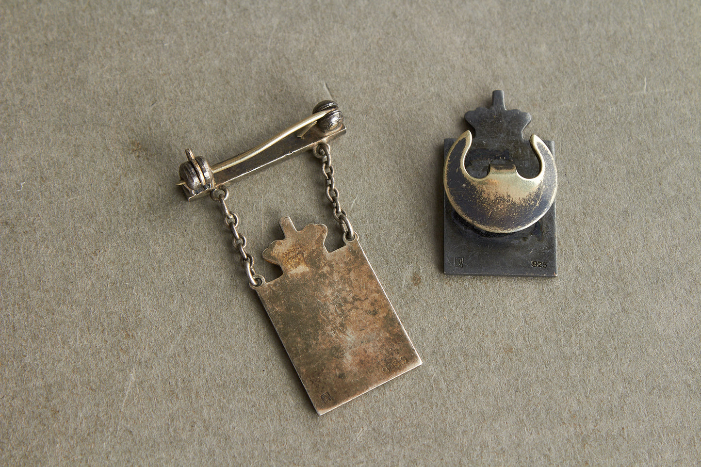 WW2 Danske Georg Jensen Kongemærker i ægte sølv. Original.