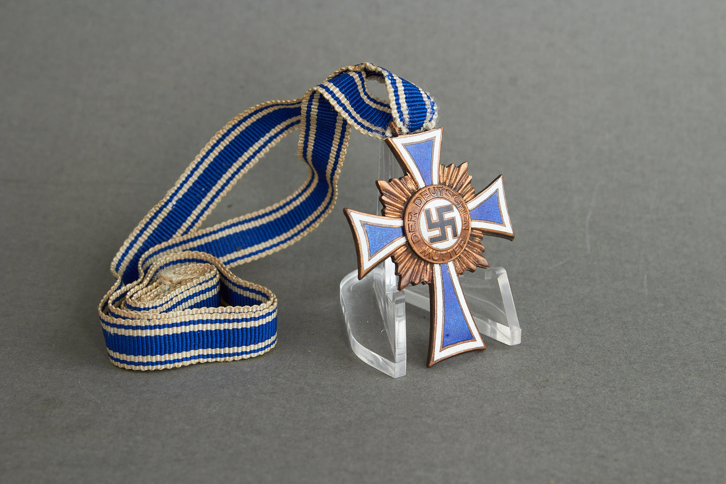 WW2 Tysk Mutterkreuz "Ehrenkreuz der Deutschen Mutter" i Bronze. Original.