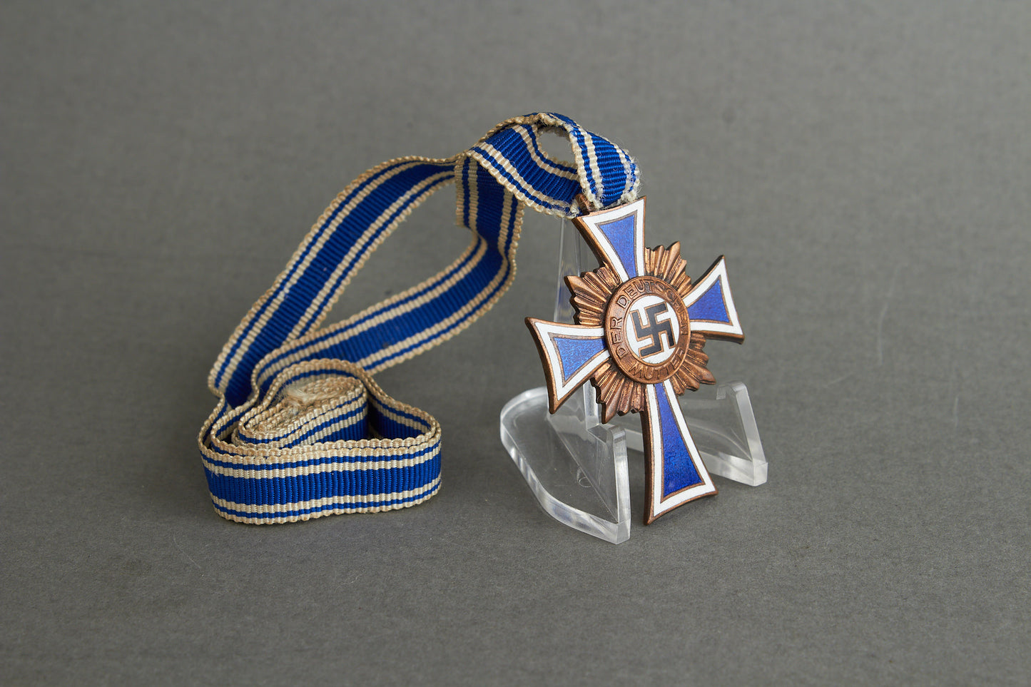 WW2 Tysk Mutterkreuz "Ehrenkreuz der Deutschen Mutter" i Bronze. Original.
