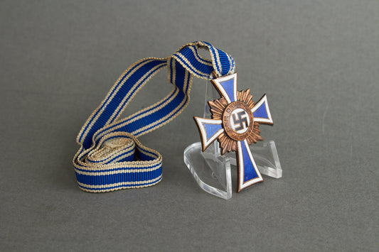 WW2 Tysk Mutterkreuz "Ehrenkreuz der Deutschen Mutter" i Bronze. Original.