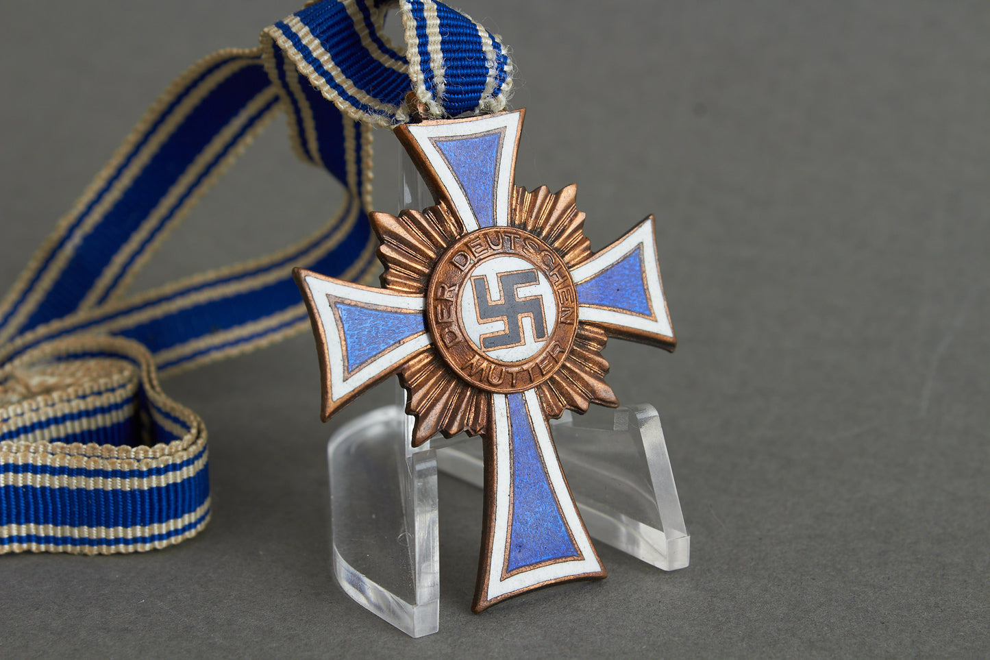 WW2 Tysk Mutterkreuz "Ehrenkreuz der Deutschen Mutter" i Bronze. Original.