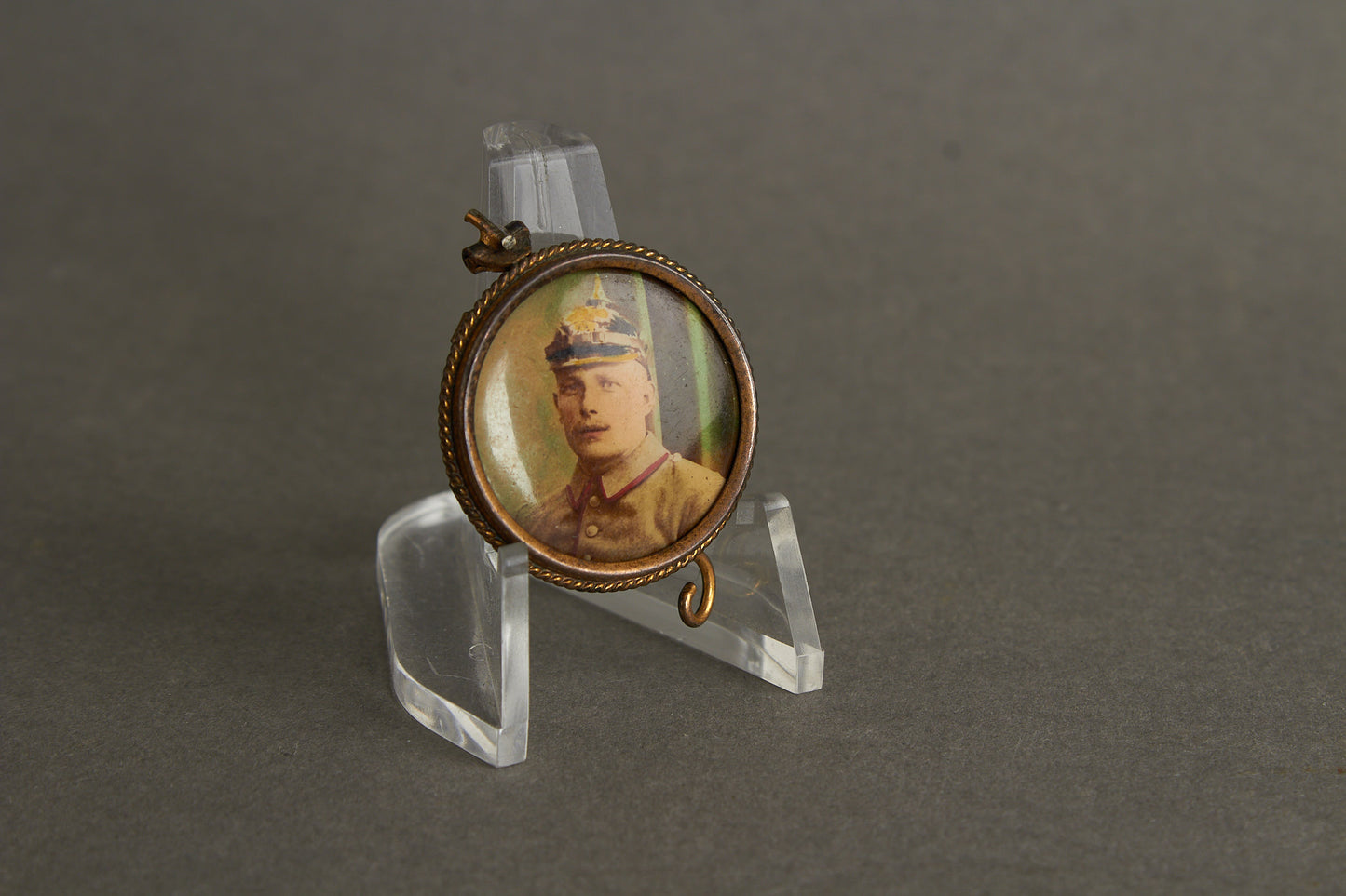 WW1 Tysk "Kærligheds Brosche". Foto af soldat med Pickelhaube. Original.