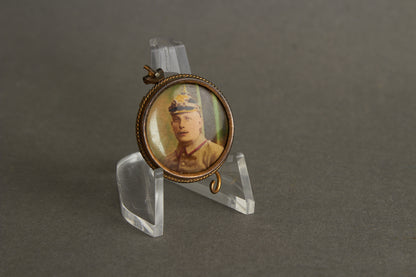 WW1 Tysk "Kærligheds Brosche". Foto af soldat med Pickelhaube. Original.