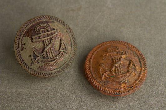 WW2 Tyske Kriegsmarine Glas-knapper. Fundet på Ubåden U-534. Glas-knapper ses ikke tit. Original.