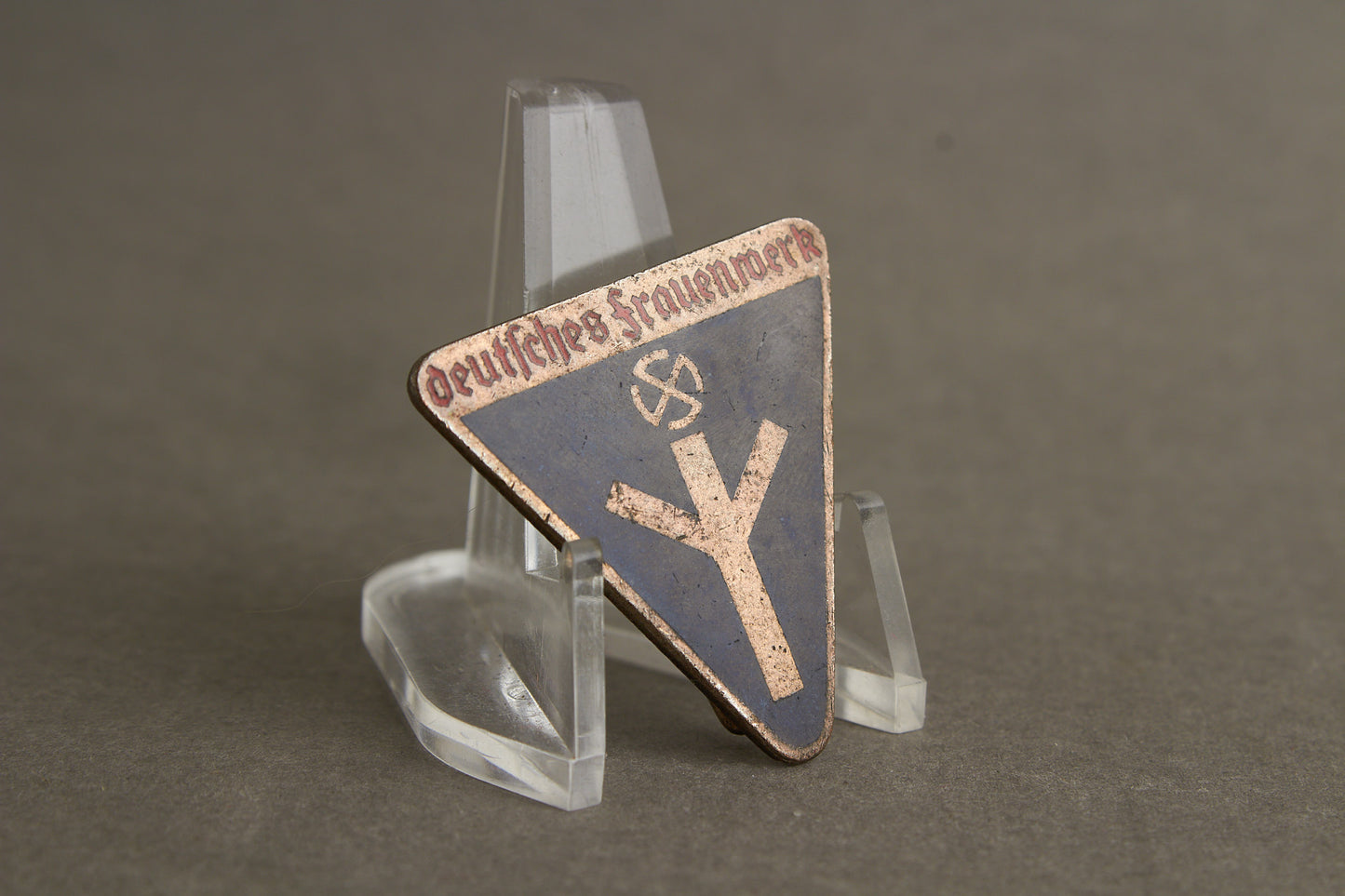 WW2 Tysk Deutsches Frauenwerk Medlemsmærke. Original.