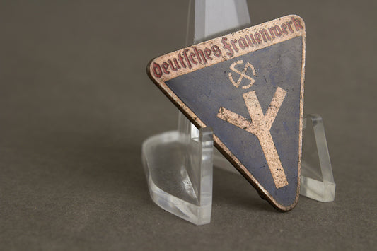 WW2 Tysk Deutsches Frauenwerk Medlemsmærke. Original.